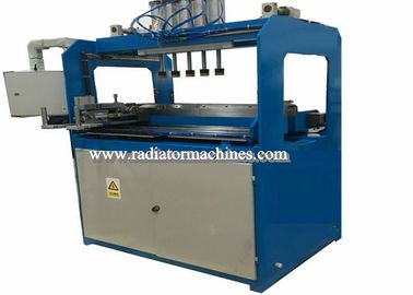 comprar Tipo manual força pneumática de friso/de rebitamento do tanque plástico do radiador da máquina Fabricação em linha