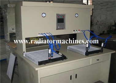 Radiador de chanfradura da extremidade dobro que faz a alimentação do manual da máquina